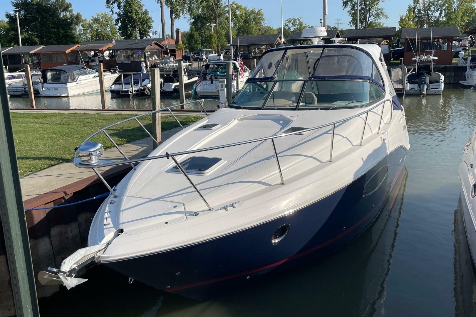 2019 Rinker EX 370 - photo 1