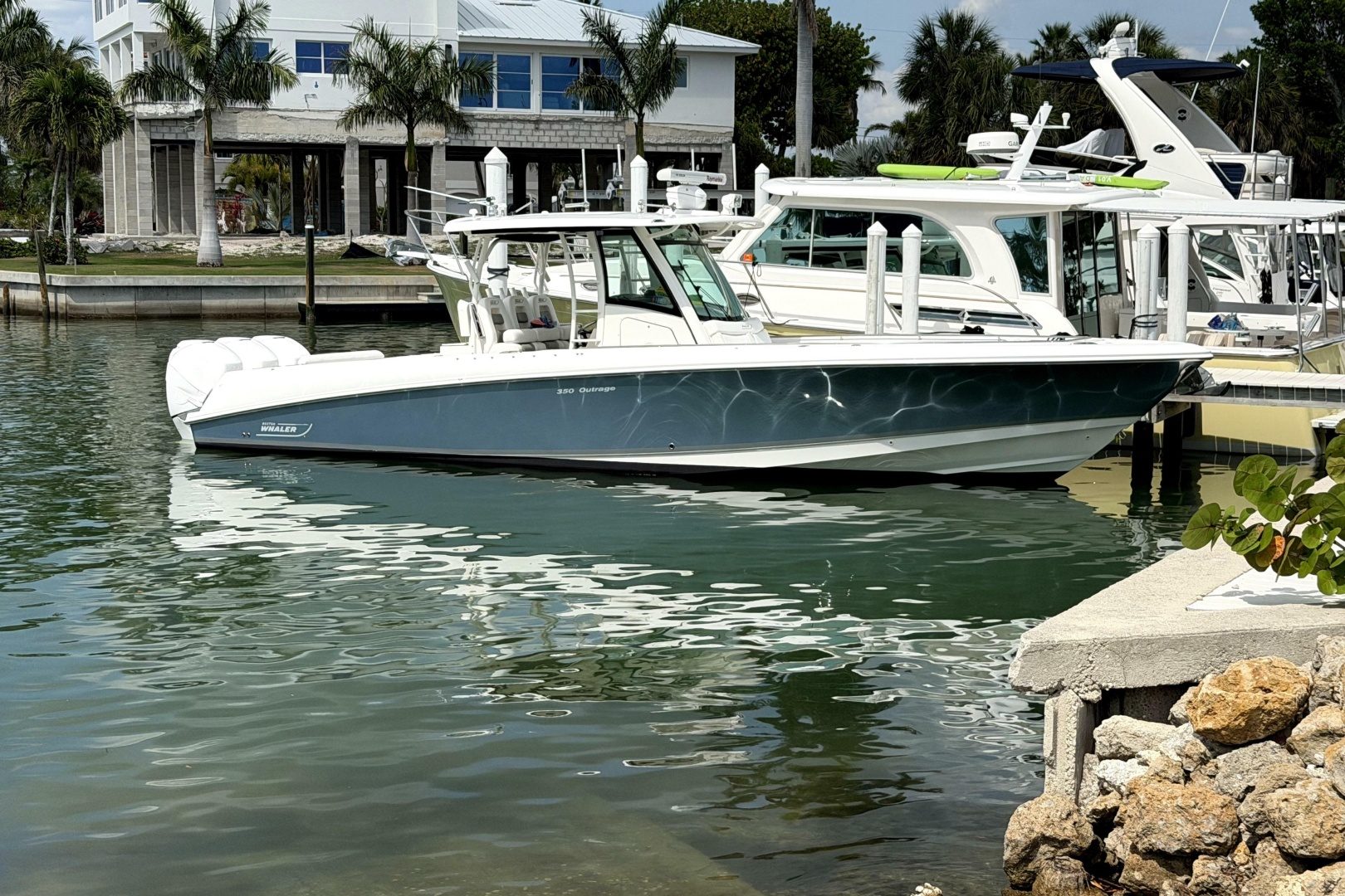 2014 Boston Whaler 350 Outrage - photo 2