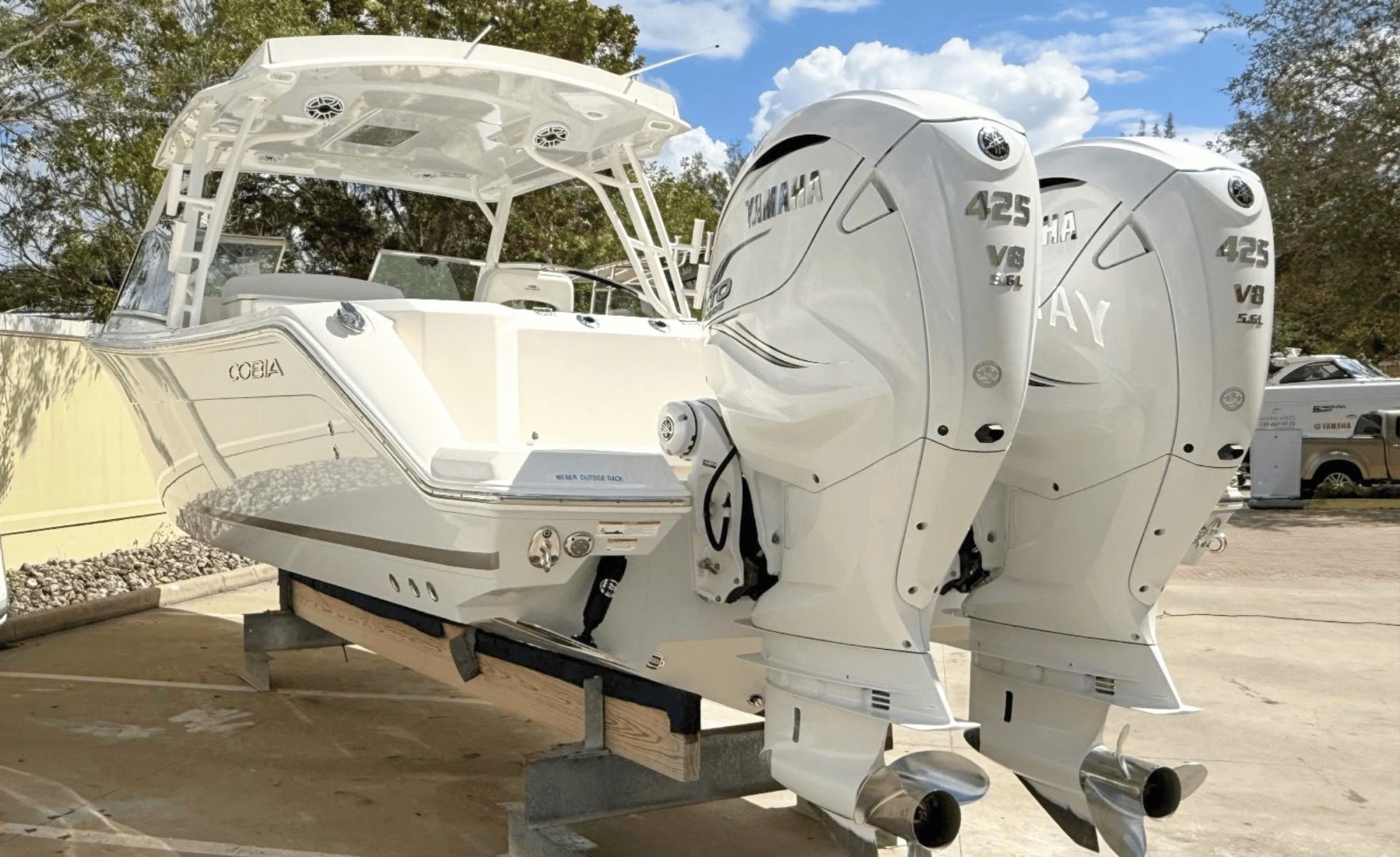 2021 Cobia 330DC - photo 3