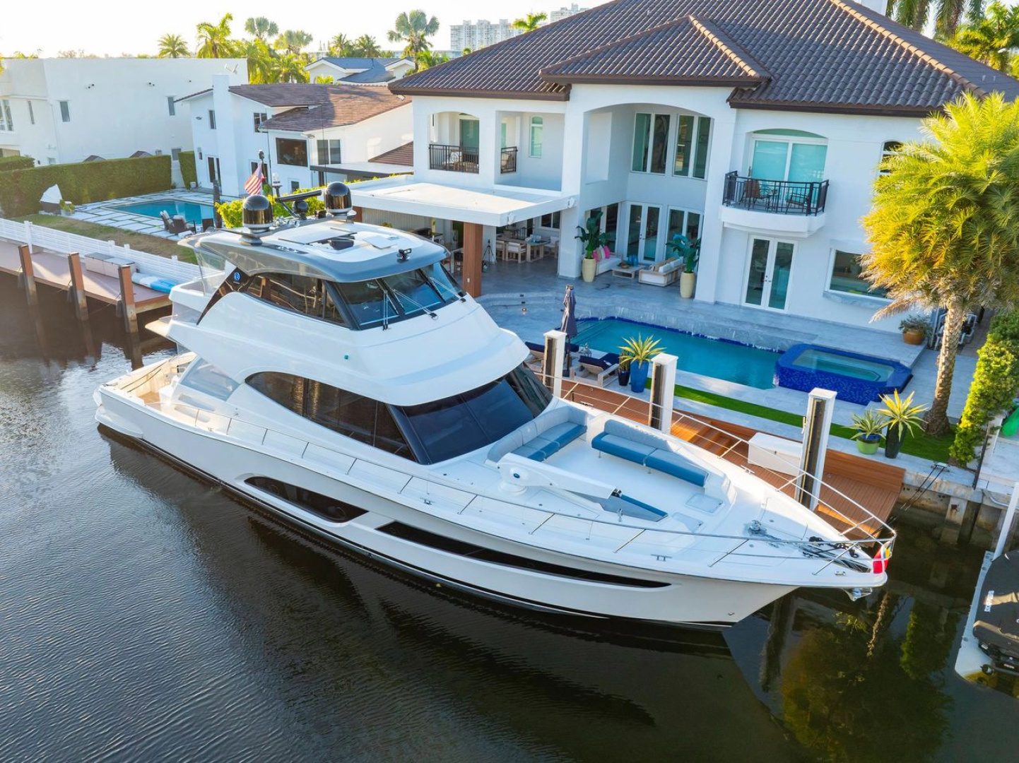 2023 Riviera 64 Sports Motor Yacht - photo 3