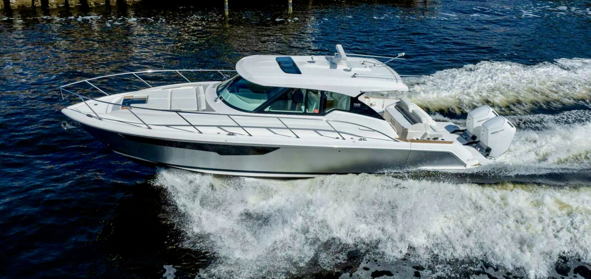 2022 Tiara Yachts 43 LE "3Ss" - photo 1