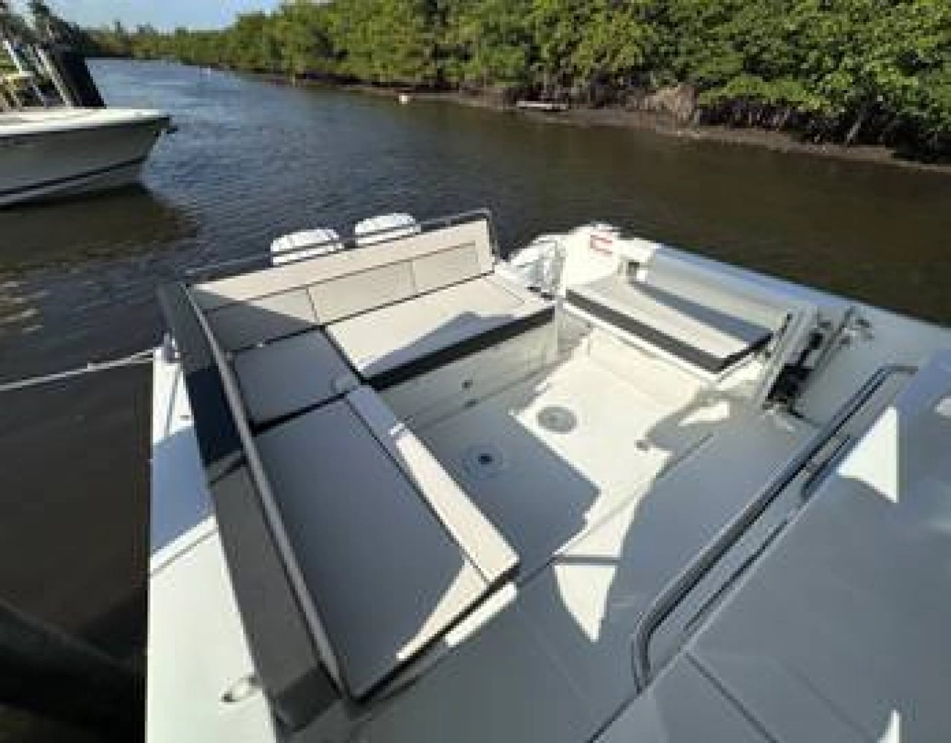 2024 Jeanneau 10.5 Walkaround - photo 3