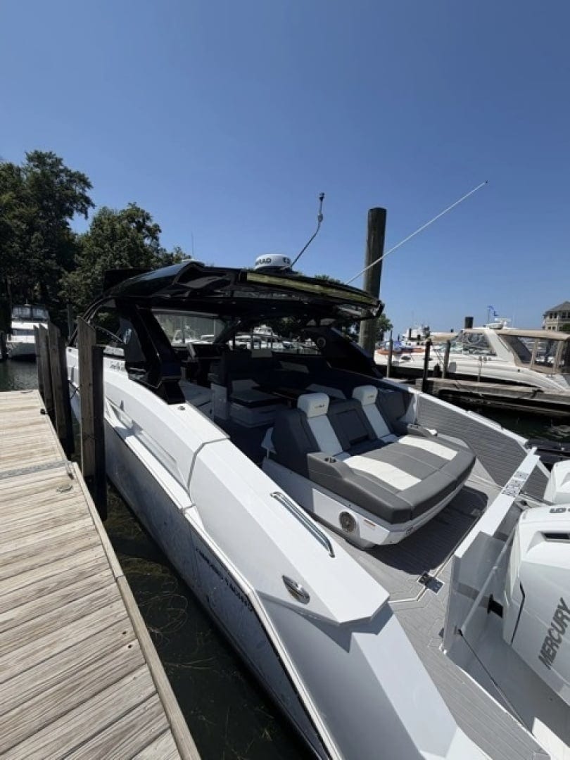 2024 Cruisers Yachts - photo 3