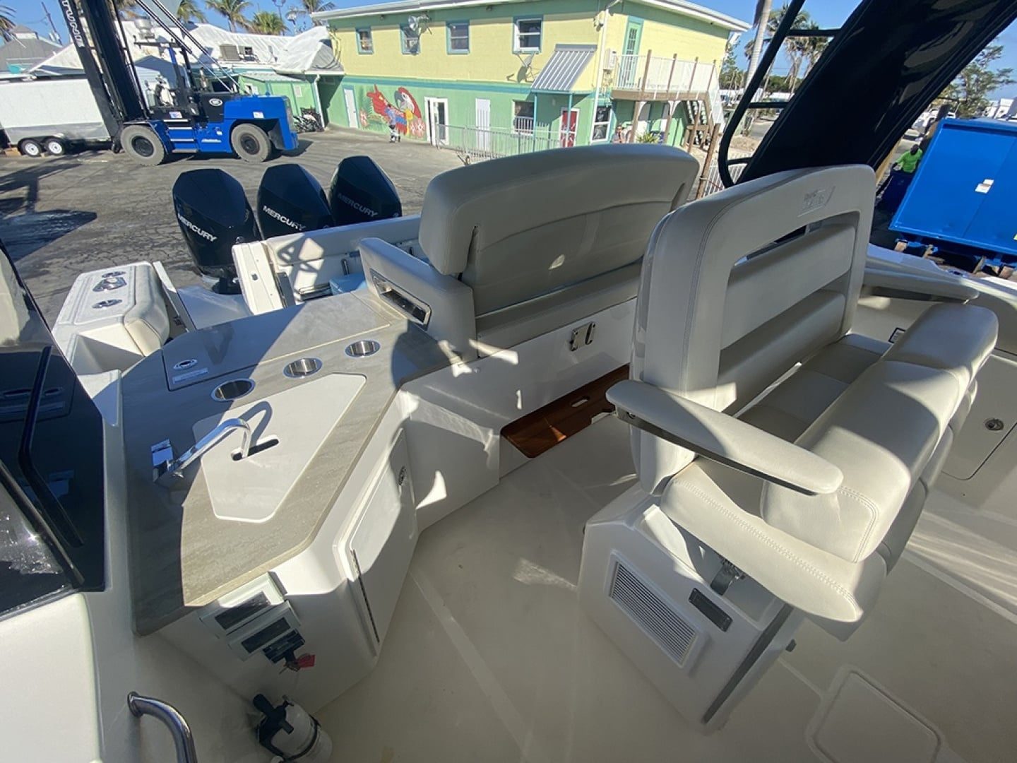 2023 Boston Whaler 350 Realm "UNPLUGGED" - photo 3