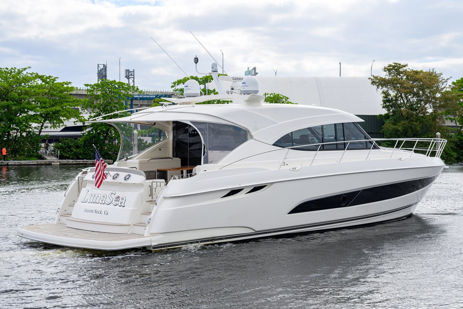 2019 Riviera 5400 Sport Yacht - photo 3