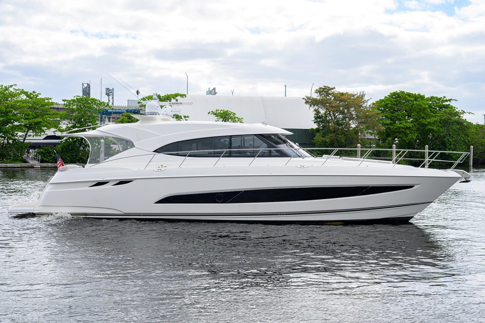 2019 Riviera 5400 Sport Yacht - photo 1