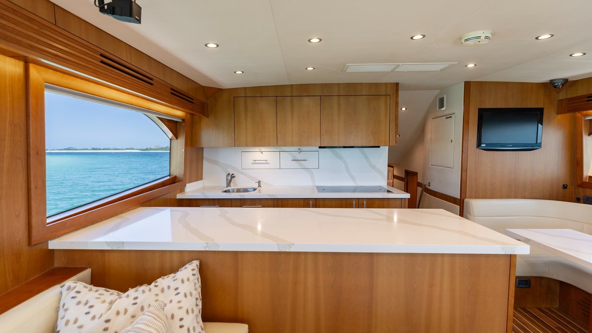 2010 Hatteras 60 GT "Knot Diggin" - photo 3