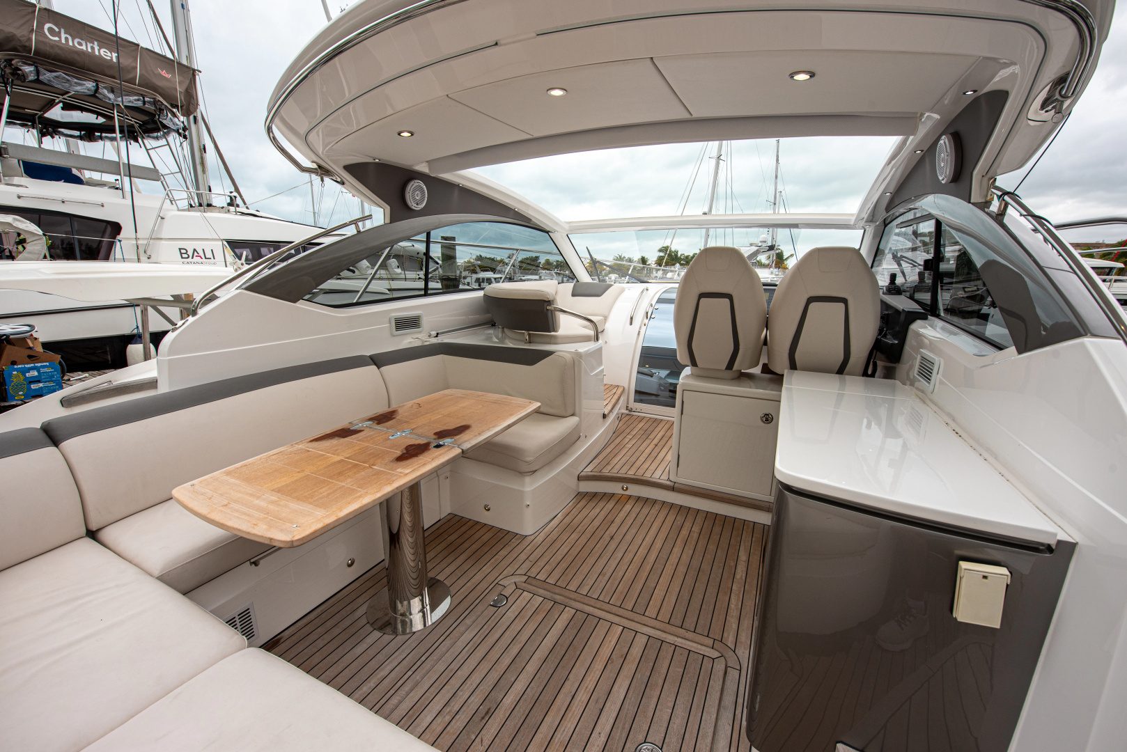 2025 Princess V40 "GRAYSKY V" - photo 2