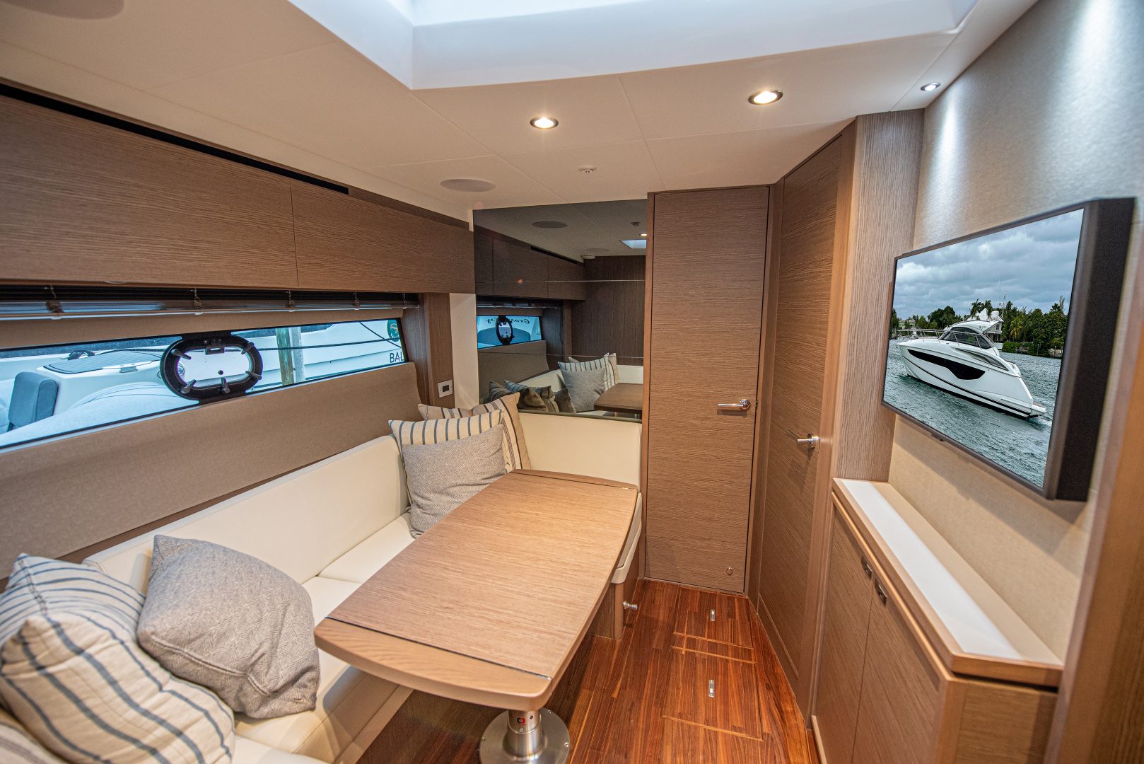 2025 Princess V40 "GRAYSKY V" - photo 3