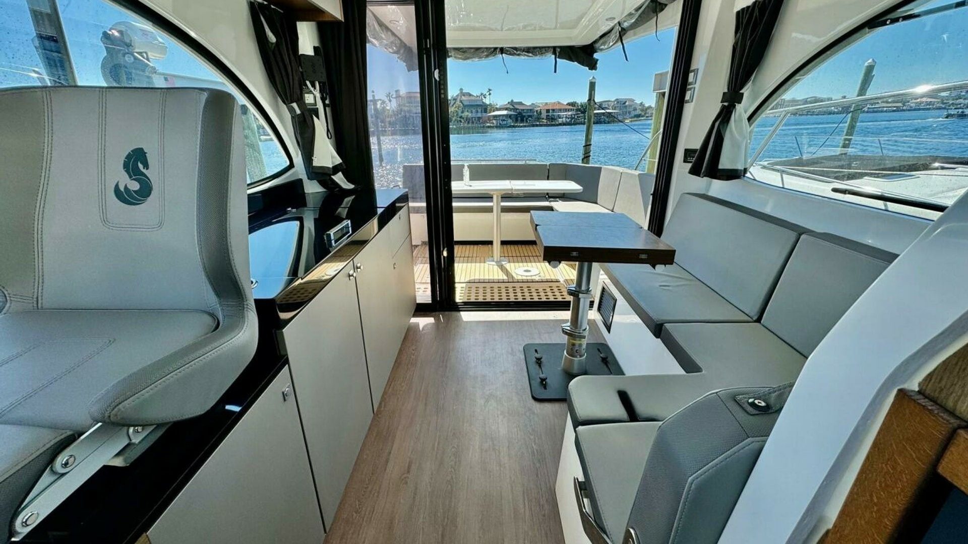 2022 Beneteau Antares 11 "Doc-N-Pilot" - photo 2