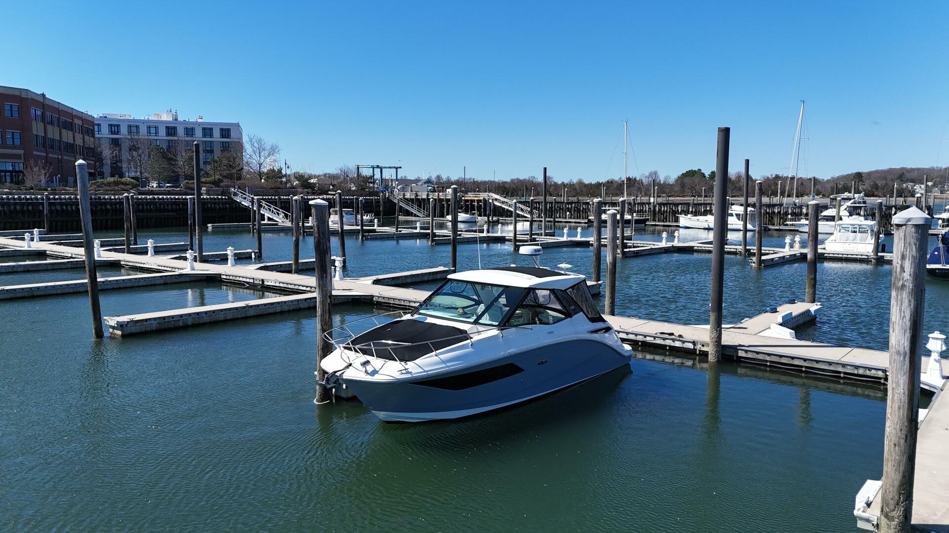 2023 Sea Ray 320 Sundancer - photo 3