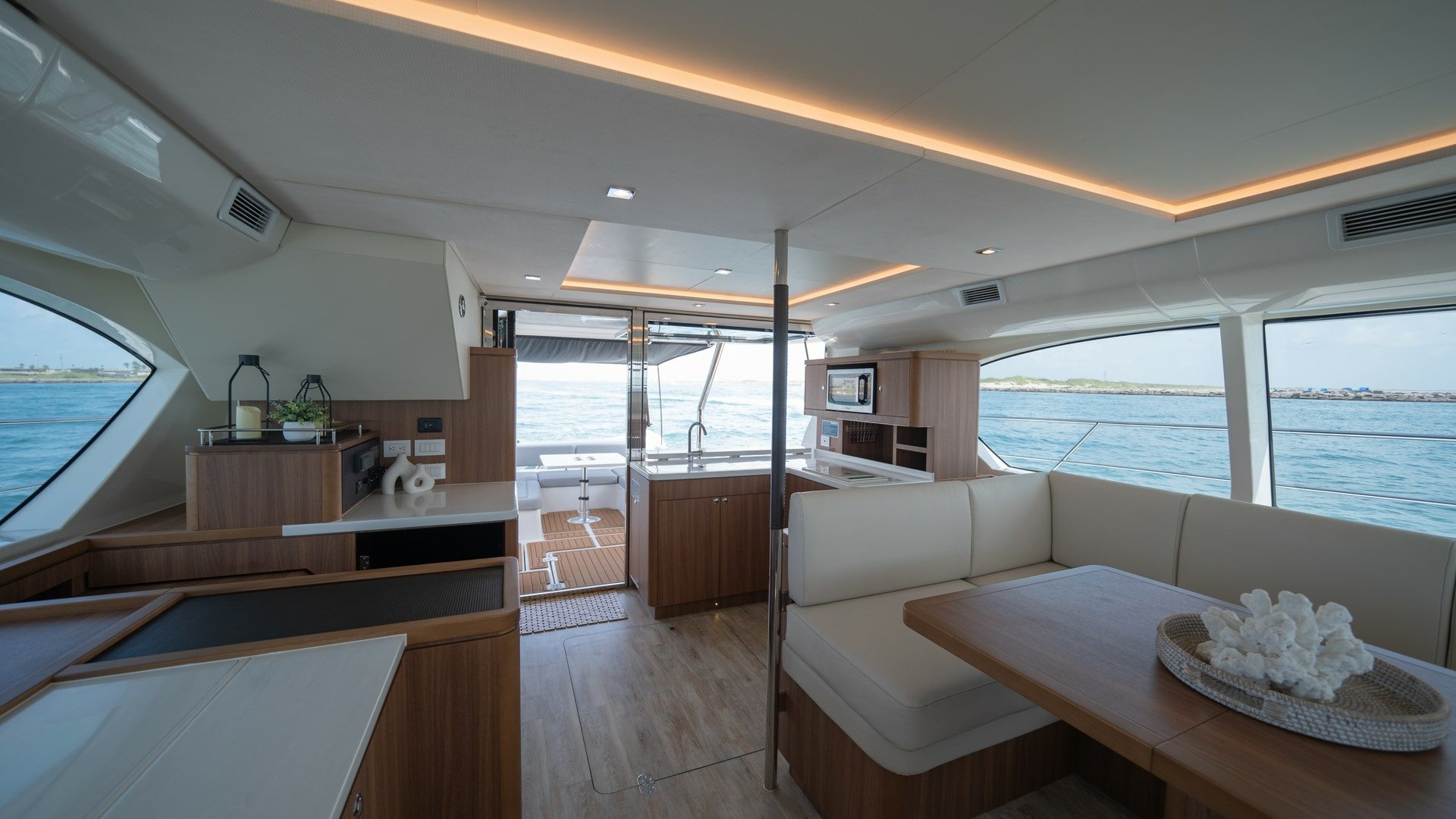 2021 Aquila 44 Motor Yacht "Hey Beautiful" - photo 3