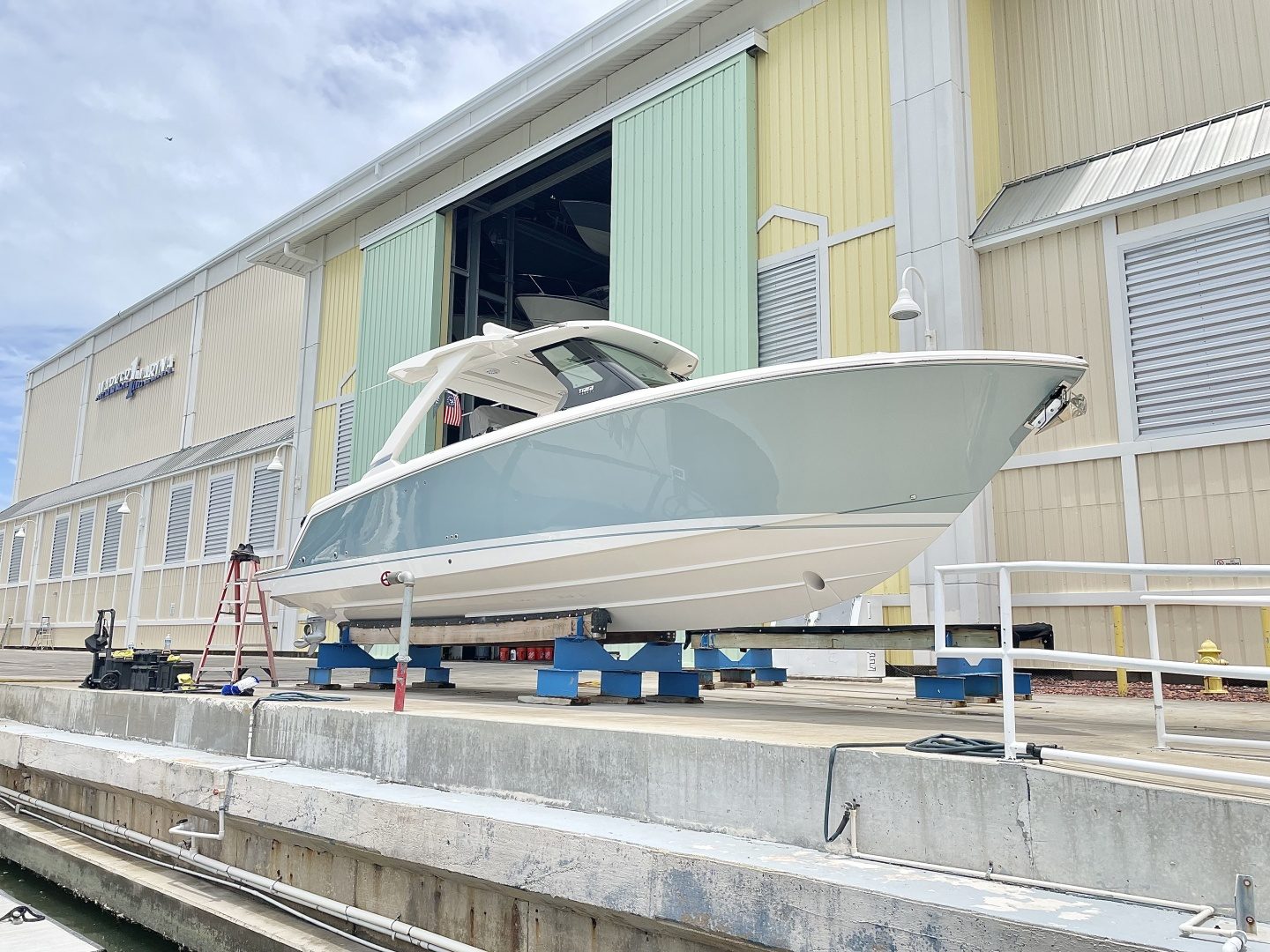 2023 Tiara Yachts 34 LS - photo 2