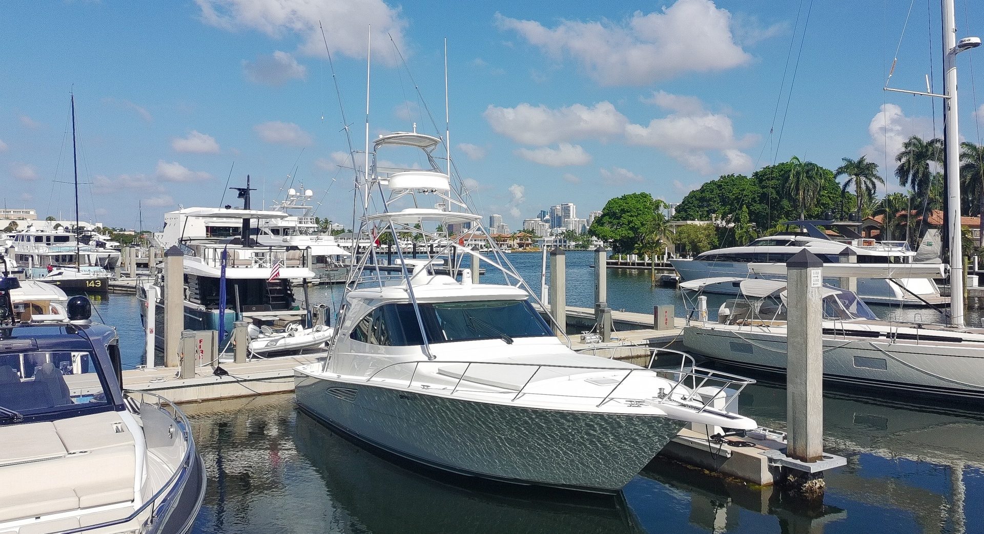 2020 Viking 44 Sport Coupe "Huckleberry" - photo 2