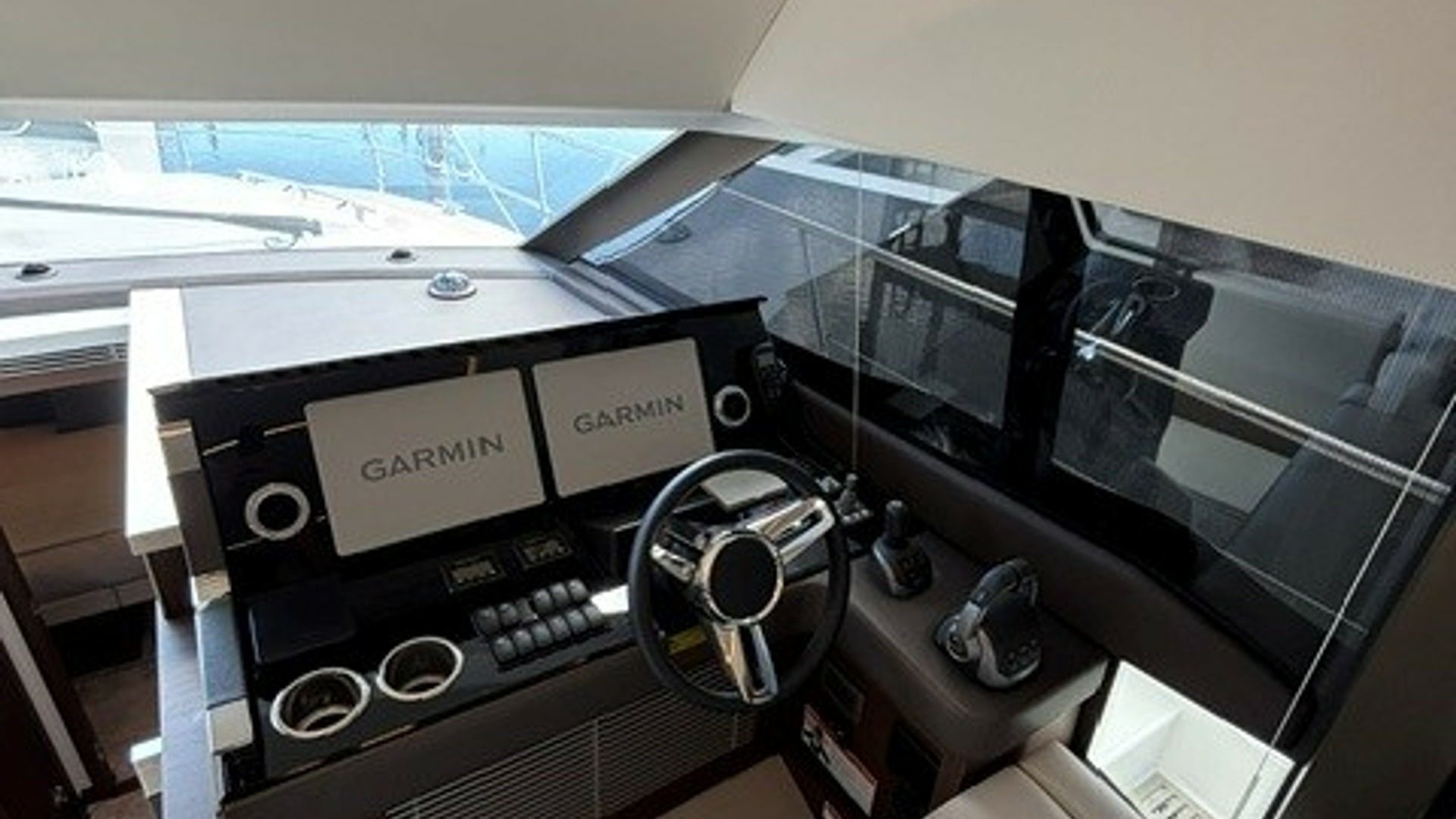 2024 Prestige 520 Flybridge "Galati Yacht Sales Trade" - photo 2