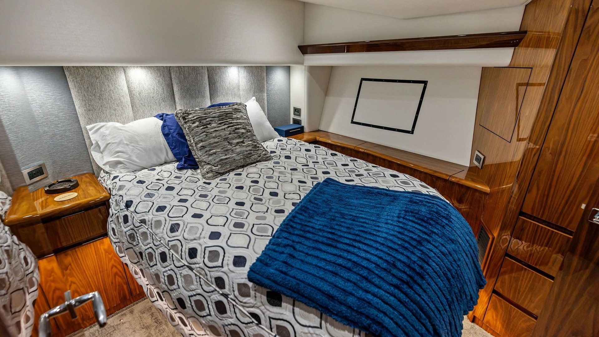 2024 Viking 54 Convertible "Waterlines" - photo 3