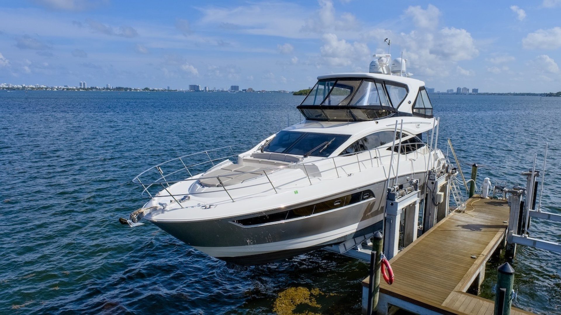 2017 Sea Ray L590 Flybridge "Seaduction" - photo 2