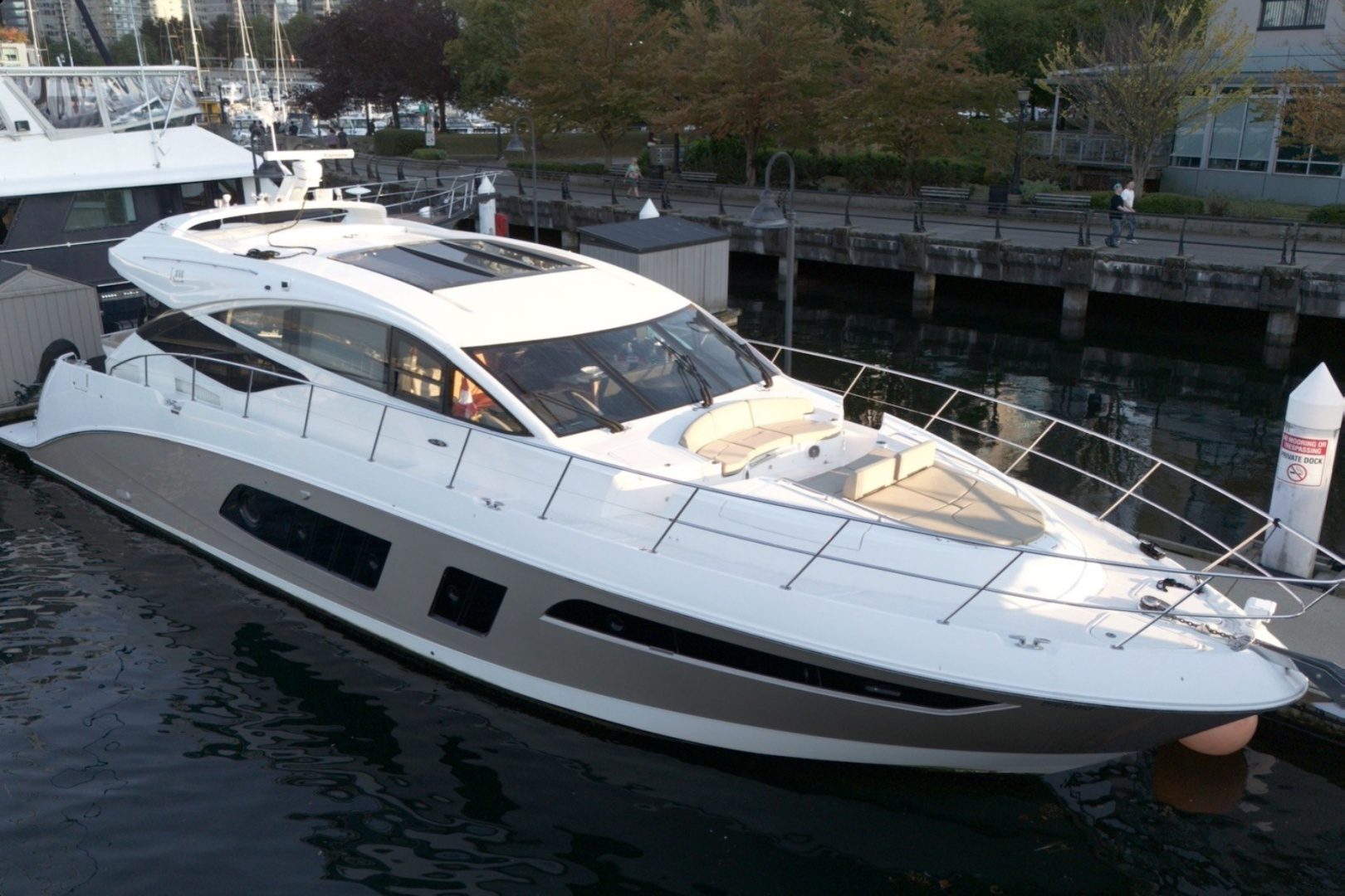 2015 Sea Ray L650 - photo 1