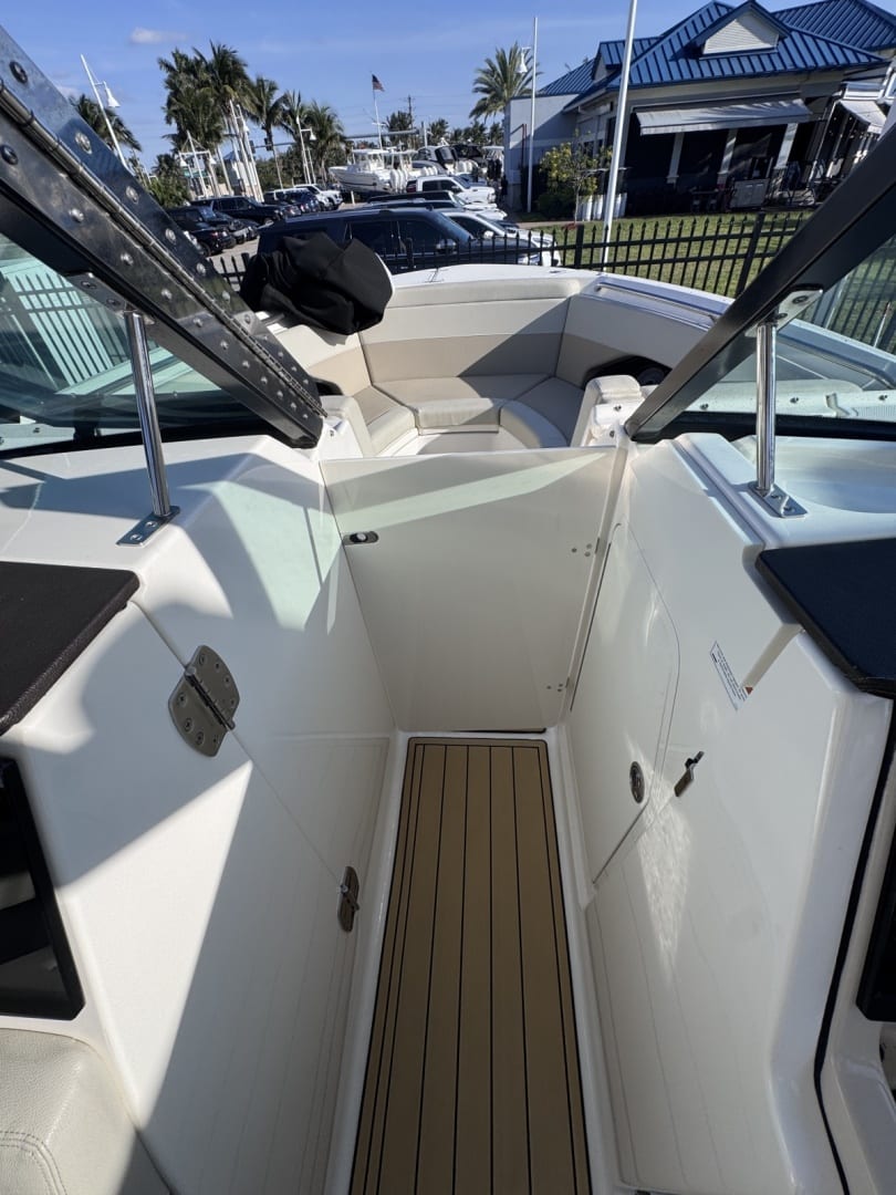 2022 Boston Whaler 280 Vantage DC "Divine Mer-Sea" - photo 2