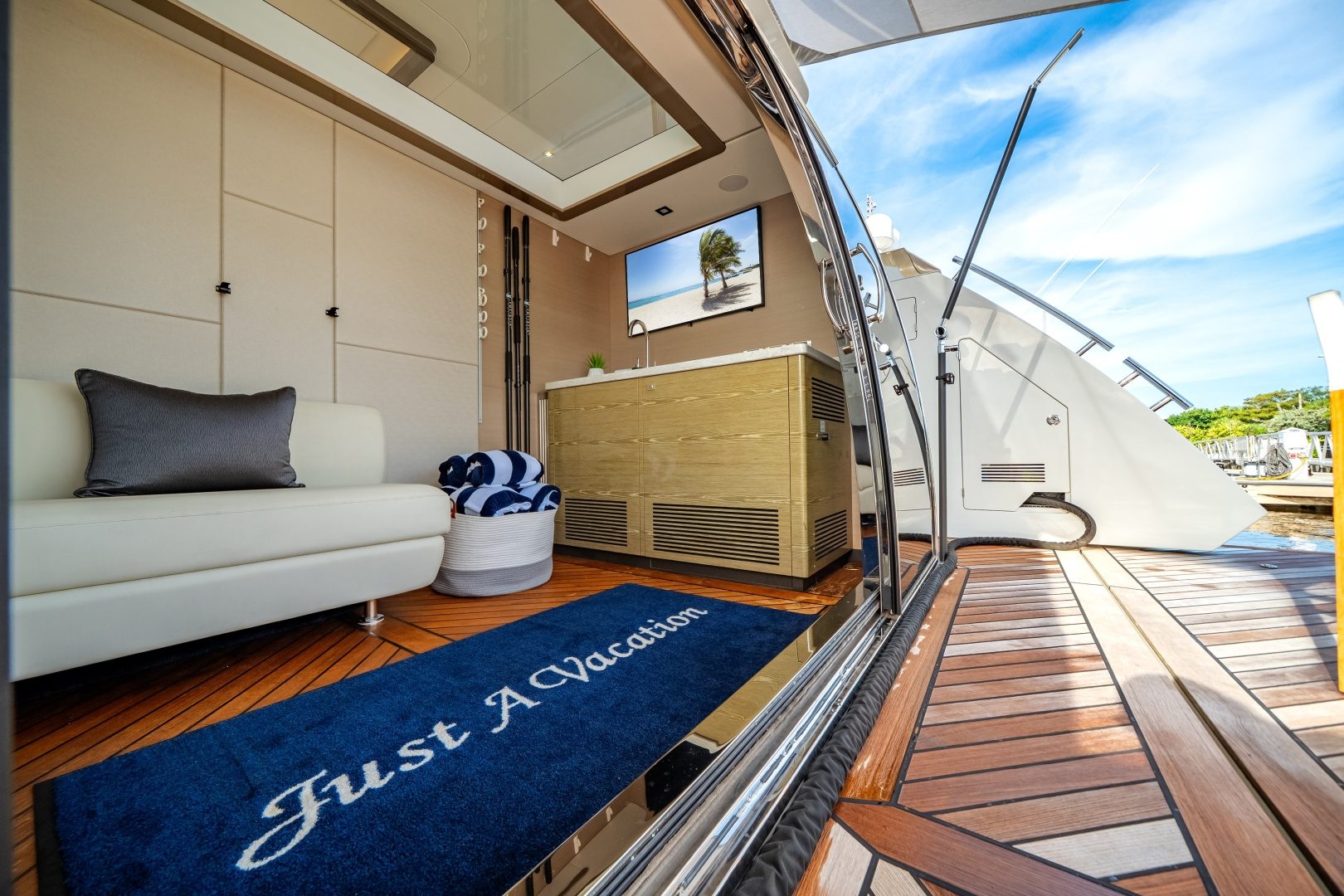 2024 Ocean Alexander 30R "JUST A VACATION" - photo 3