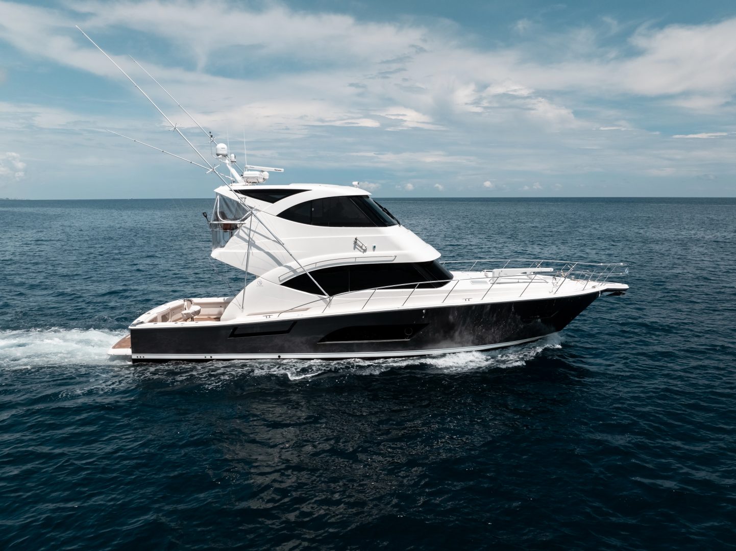 2013 Riviera 53 Enclosed Flybridge "Island Moon" - photo 2