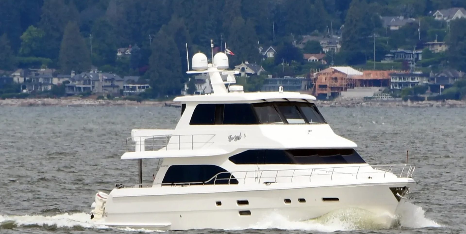2014 Hampton 760 Sky Lounge Motor Yachts "TIGER LILLI" - photo 2