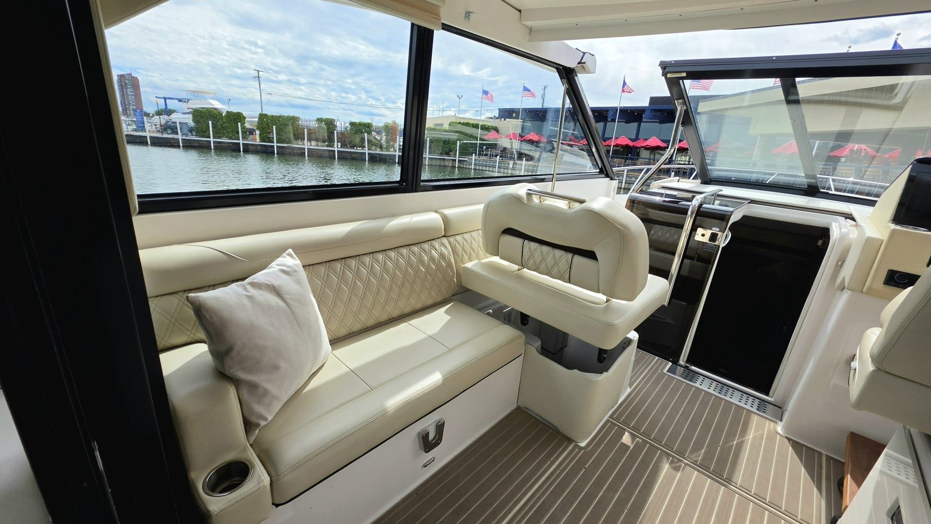 2023 Regal 36 XO - photo 3