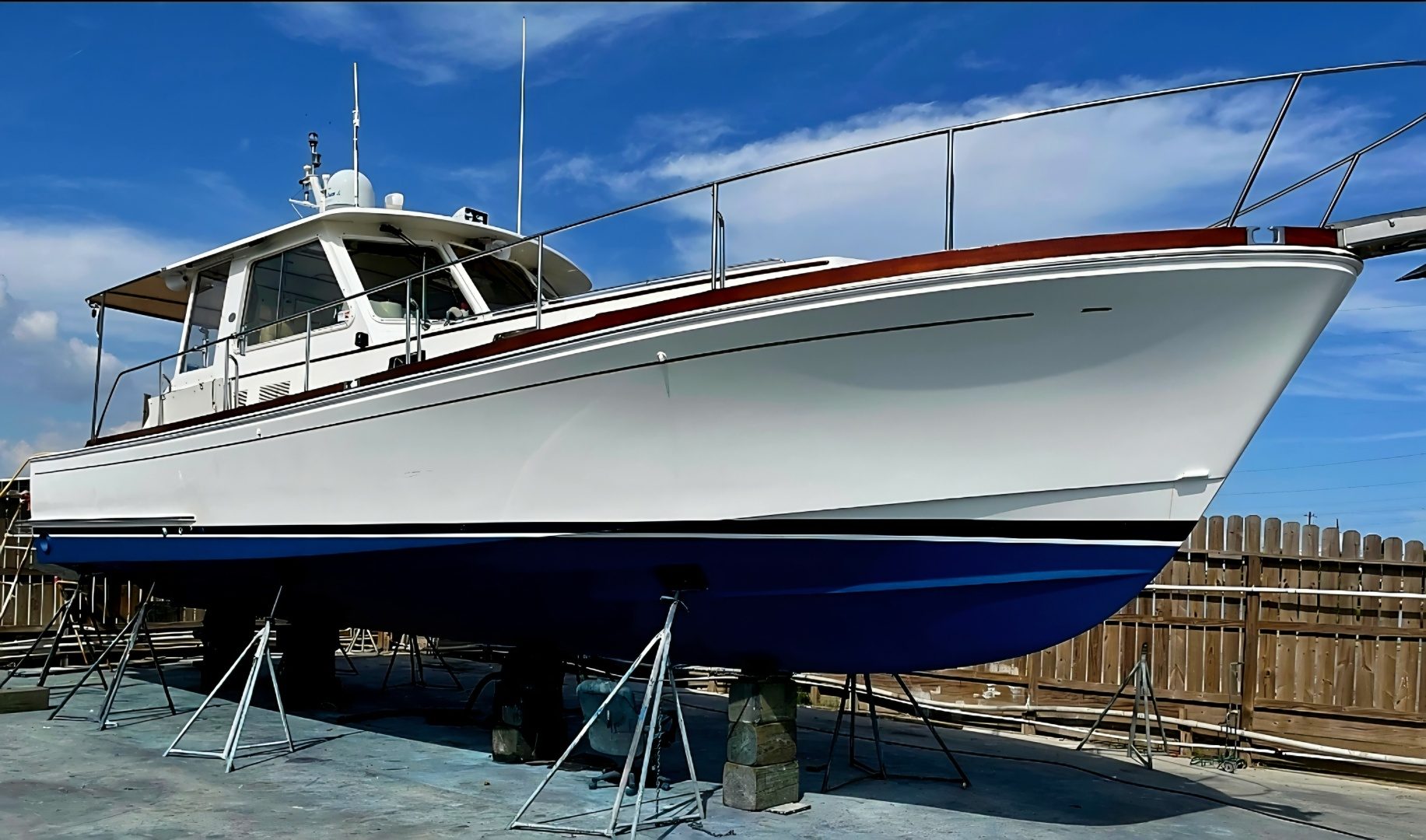 2001 Grand Banks Eastbay 43 HX SX "Bella Cosa" - photo 2