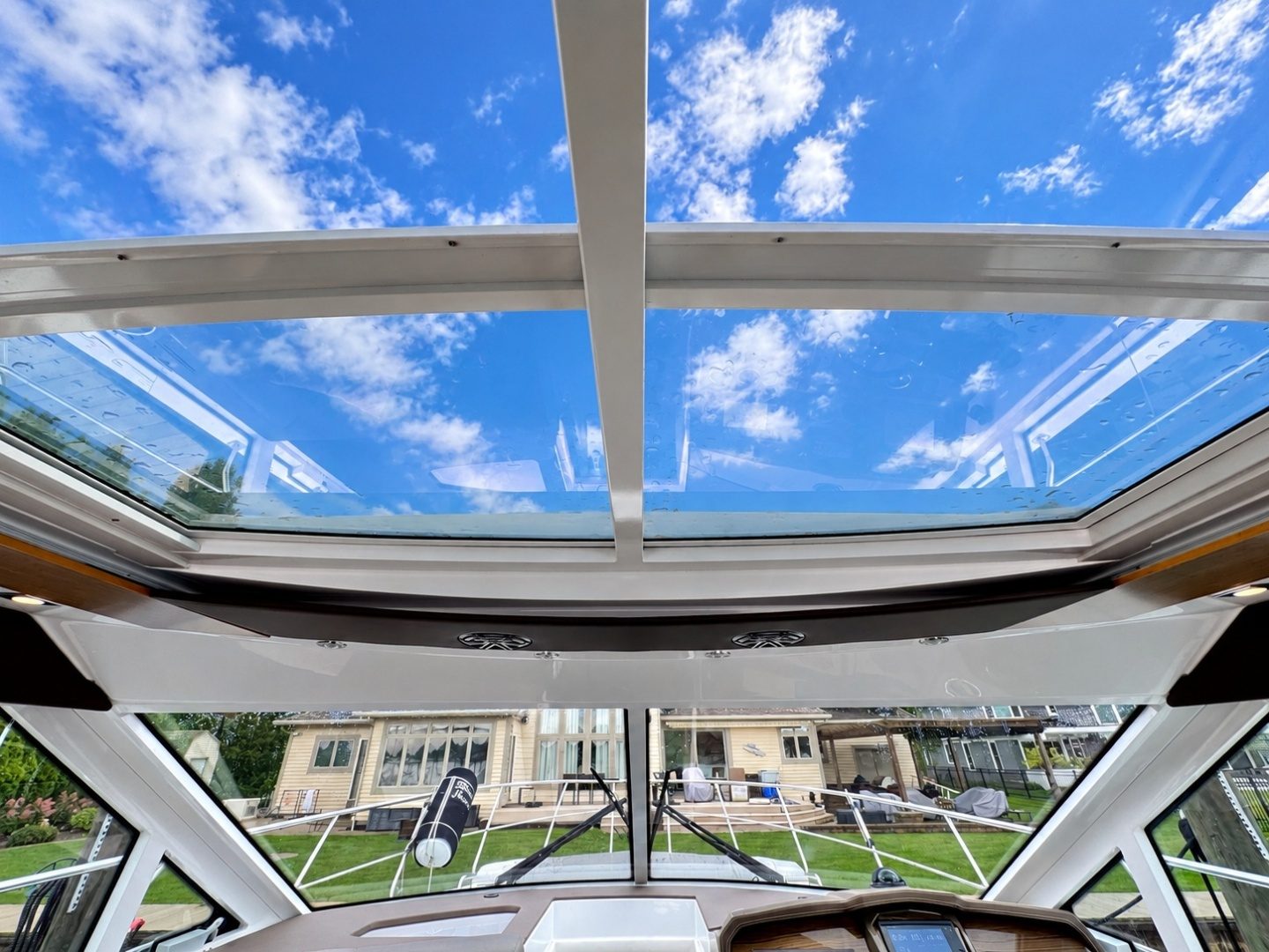 2016 Cruisers Yachts 45 Cantius "Black Pearl" - photo 3