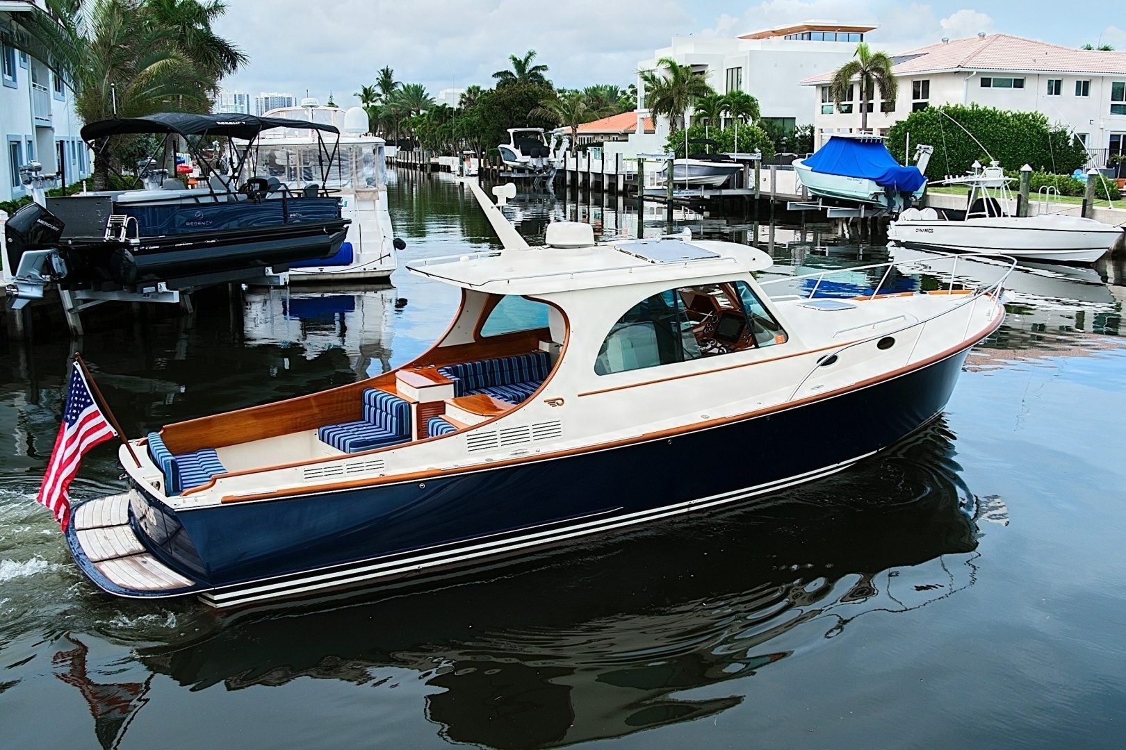 2018 Hinckley Picnic Boat 37 MKIII "Joan's LiL Rondevous" - photo 2