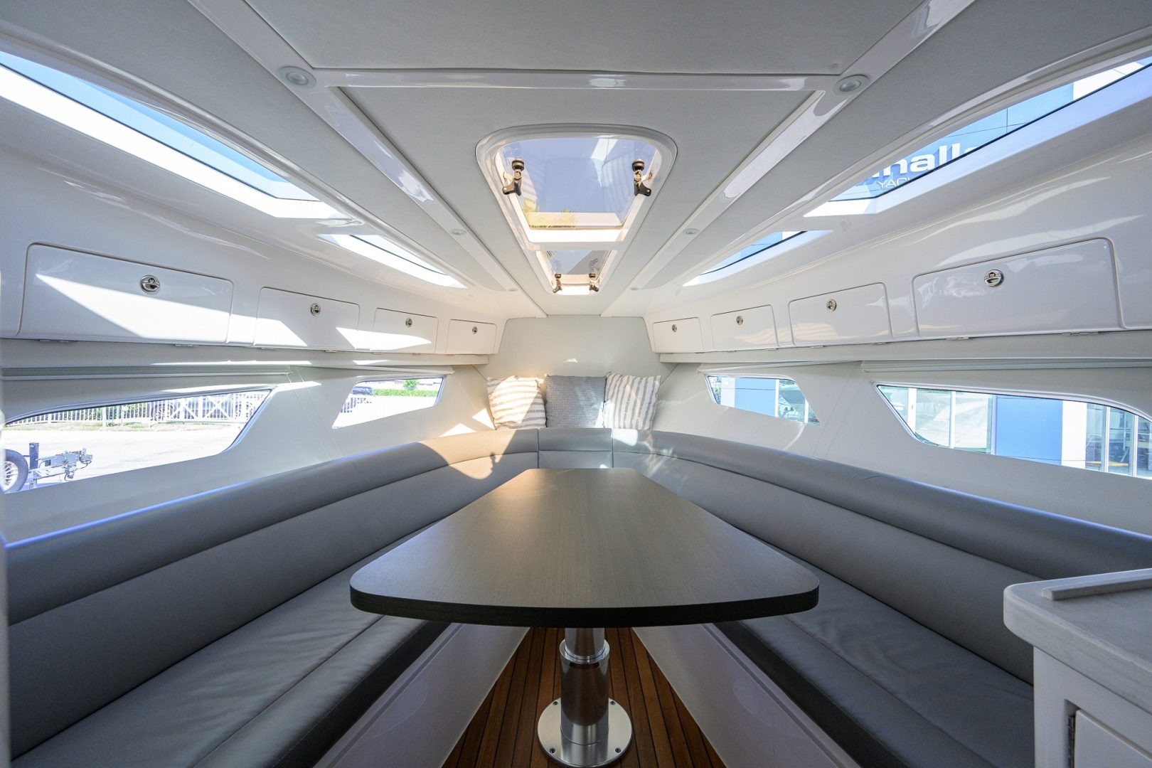 2022 Intrepid 409 Valor - photo 3
