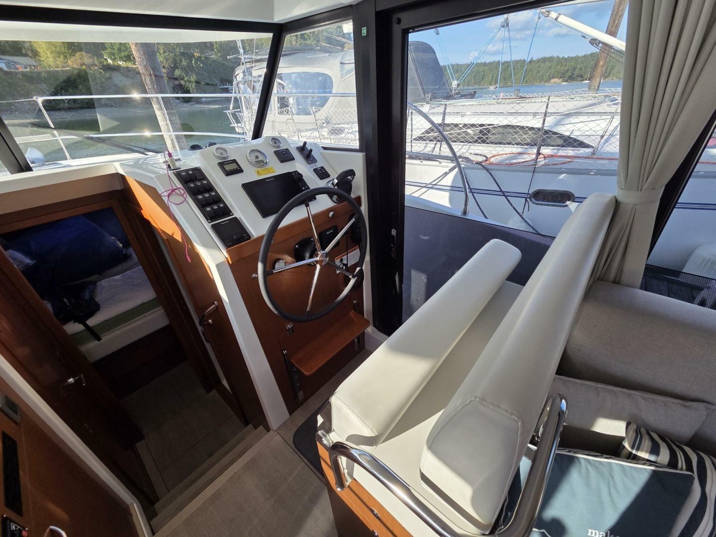 2020 Beneteau Swift Trawler 30 "Madeline" - photo 3