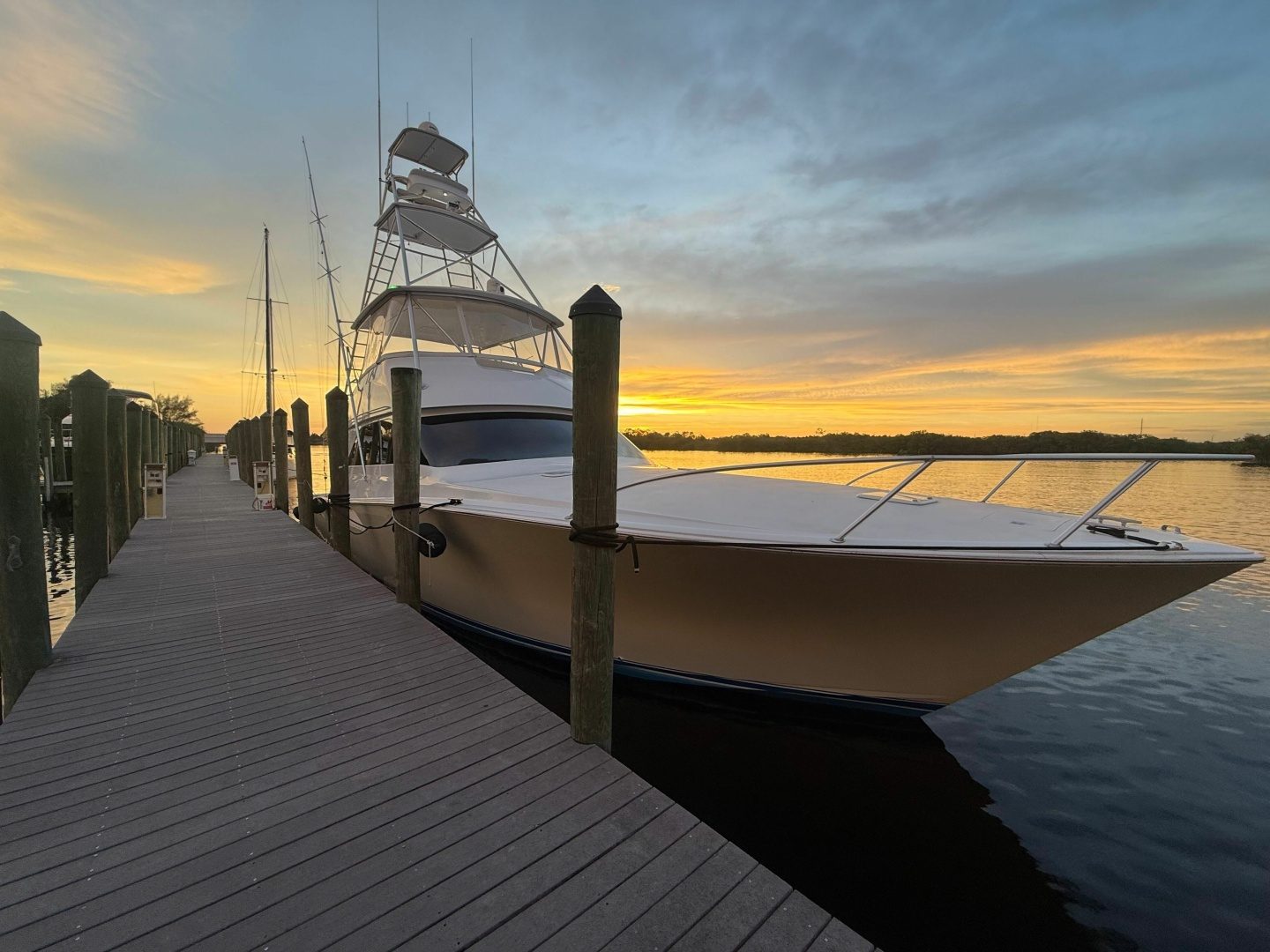2002 Viking 52 Convertible - photo 3
