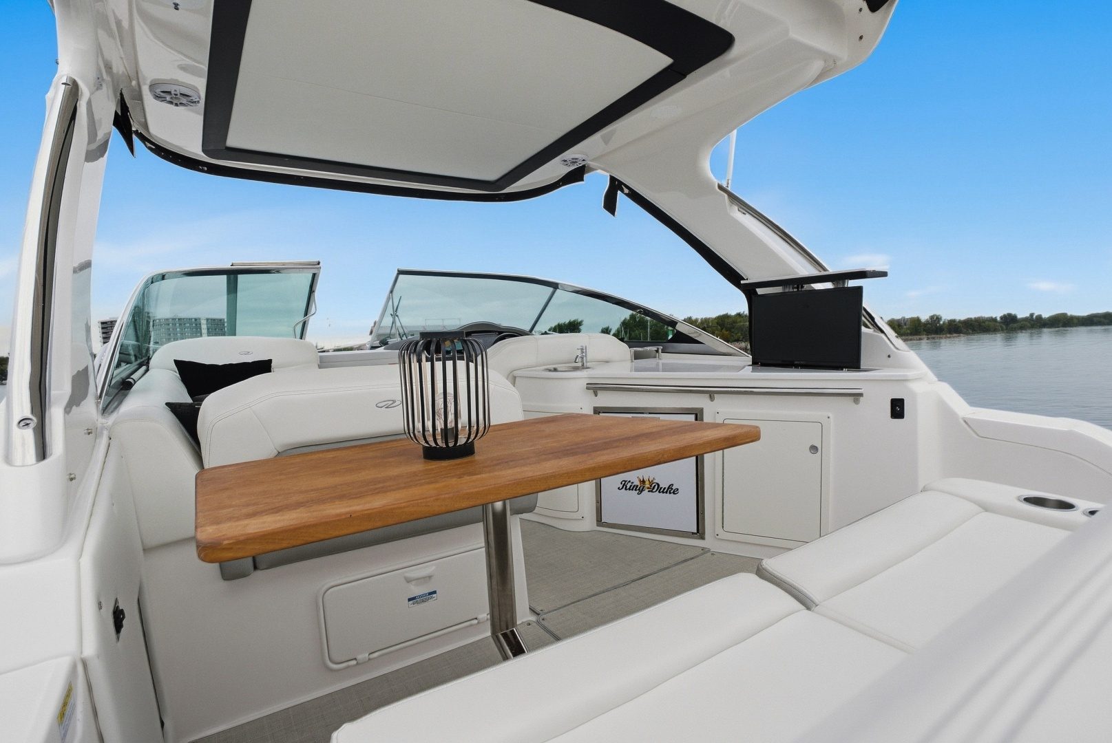 2021 Regal 33 Express - photo 3