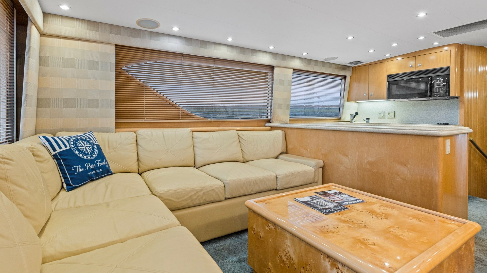 1999 Hatteras 60 Enclosed Bridge Convertible "Better Days" - photo 3