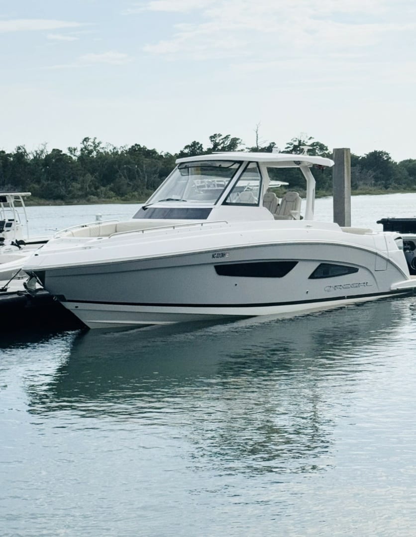 2024 Regal 33 SAV - photo 1