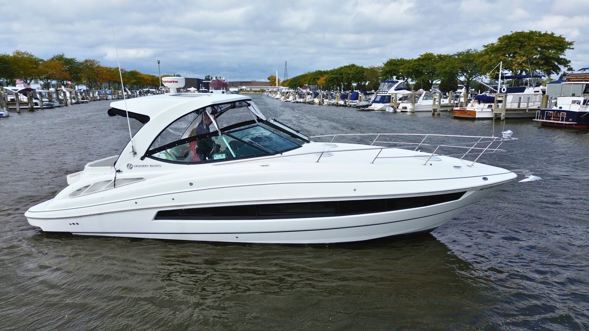 2018 Cruisers Yachts 35 Express "Margaret Mae" - photo 2