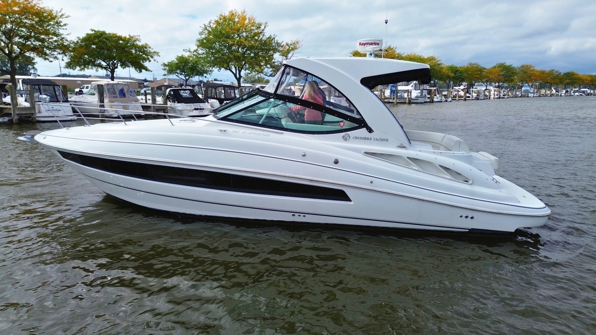 2018 Cruisers Yachts 35 Express "Margaret Mae" - photo 3