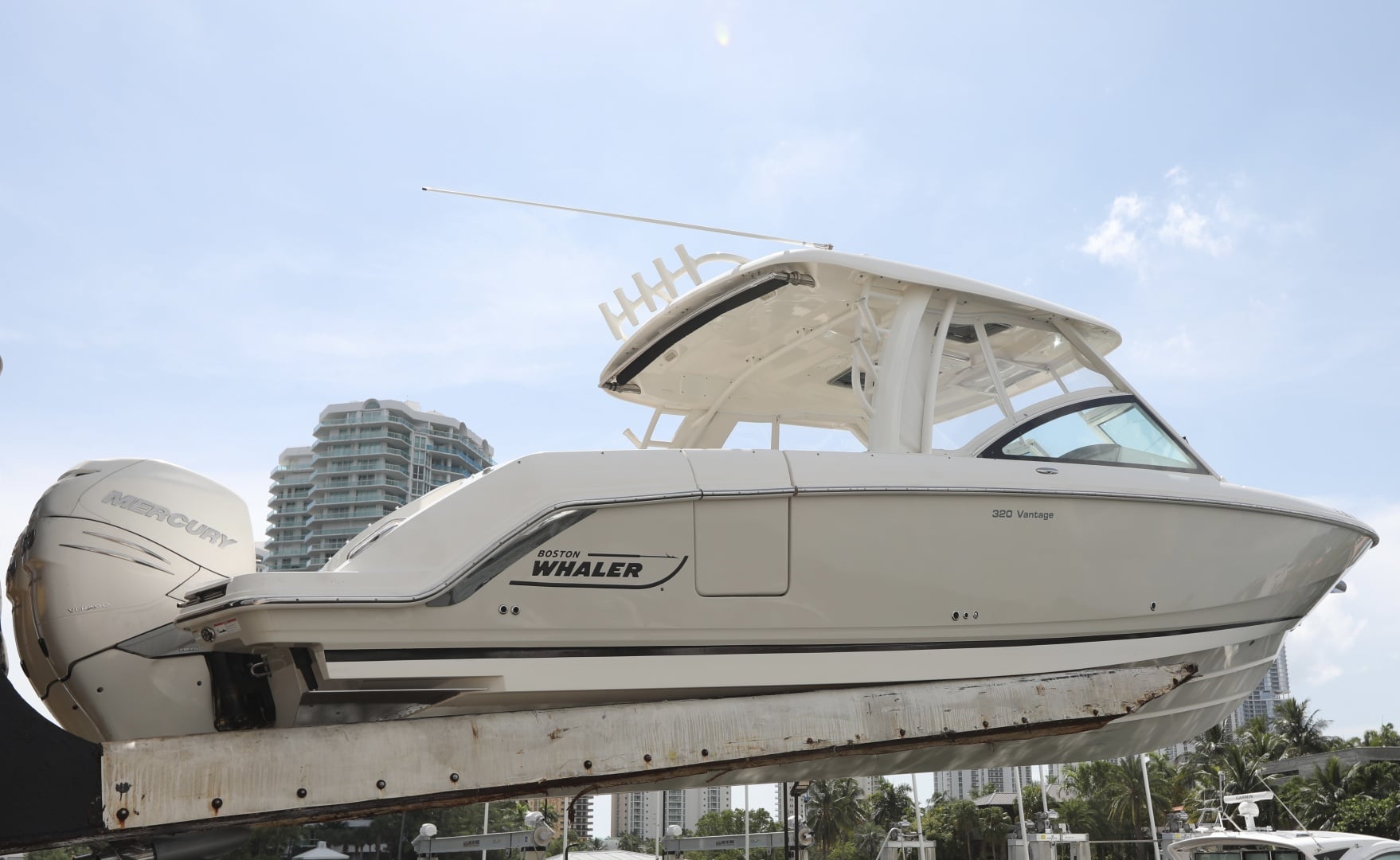 2016 Boston Whaler 320 Vantage - photo 1