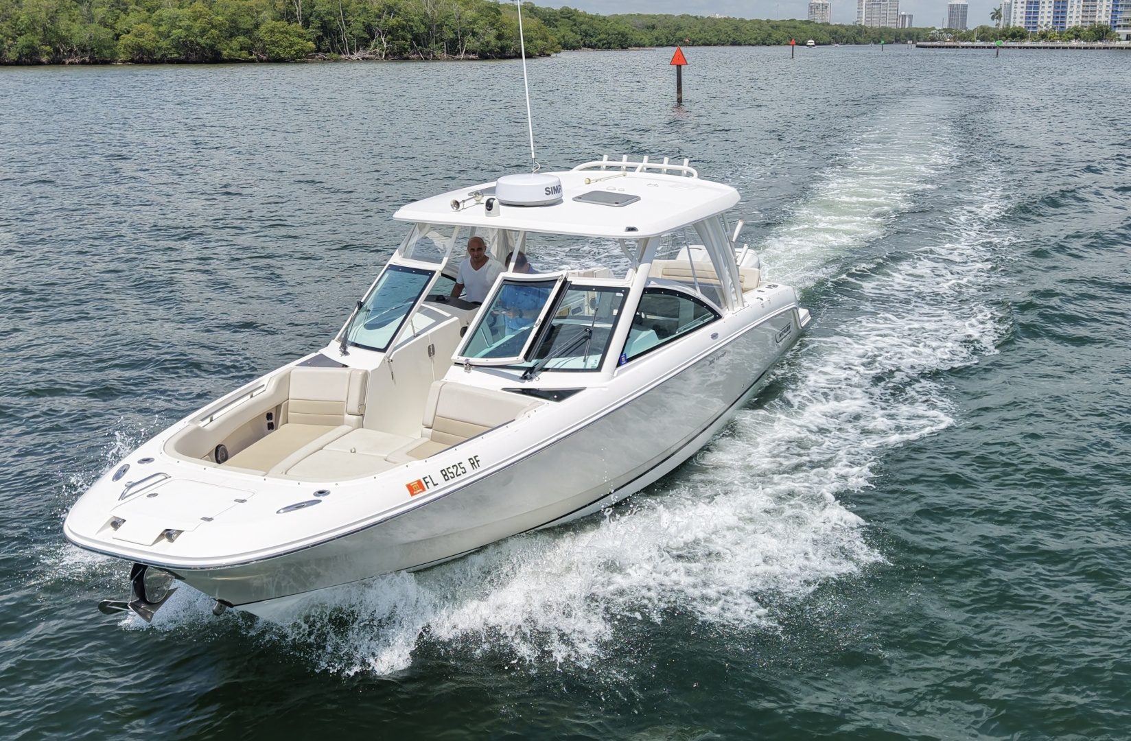 2016 Boston Whaler 320 Vantage - photo 2