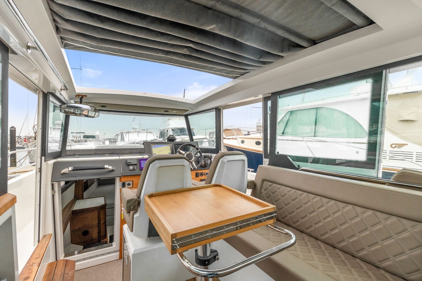 2019 Axopar 37 Cabin "WESTIE" - photo 2