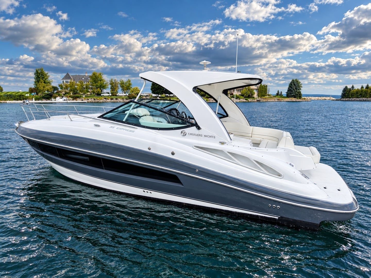 2020 Cruisers Yachts 35 Express - photo 1