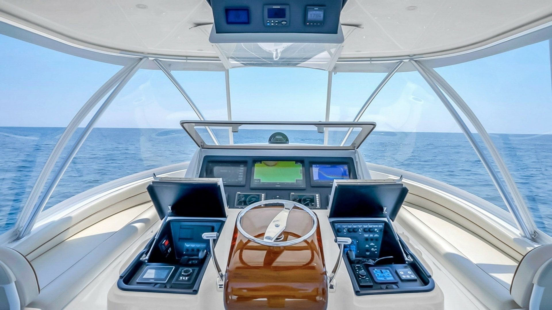 2021 Viking 48 Convertible "High Impact" - photo 2