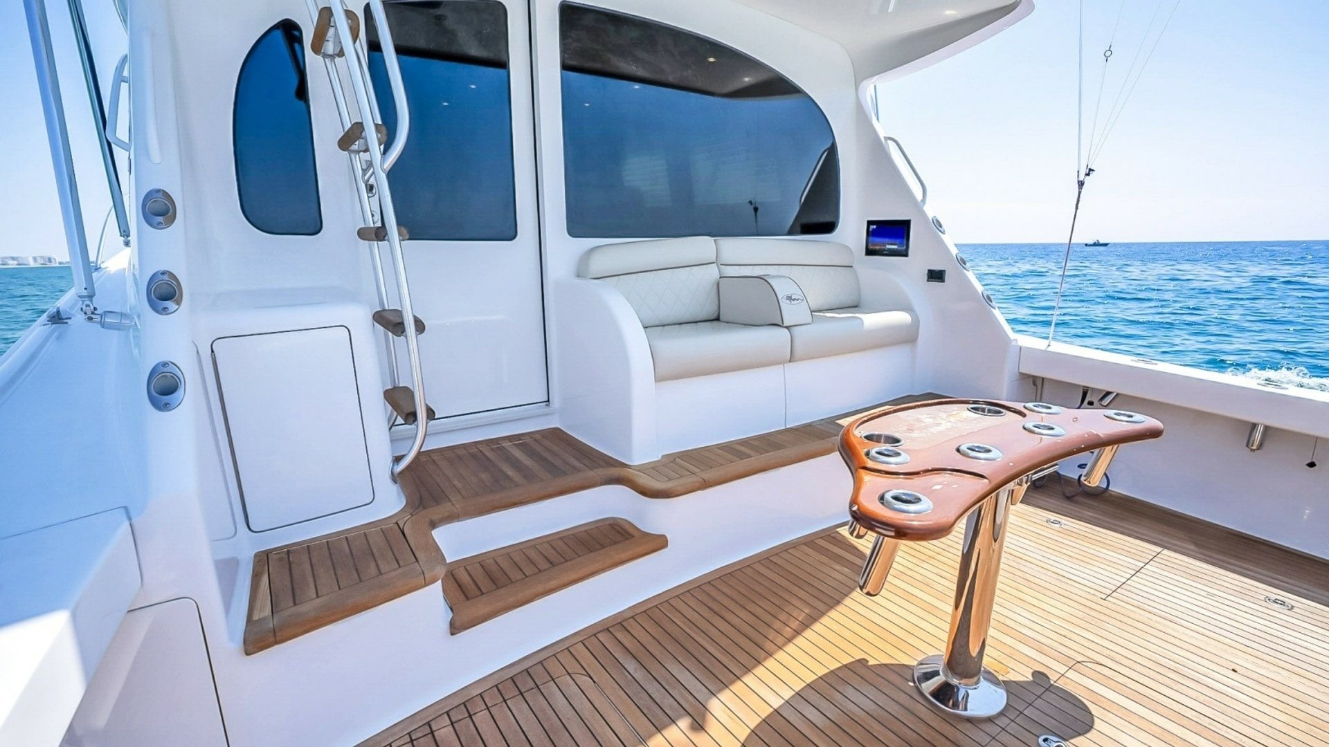 2021 Viking 48 Convertible "High Impact" - photo 3