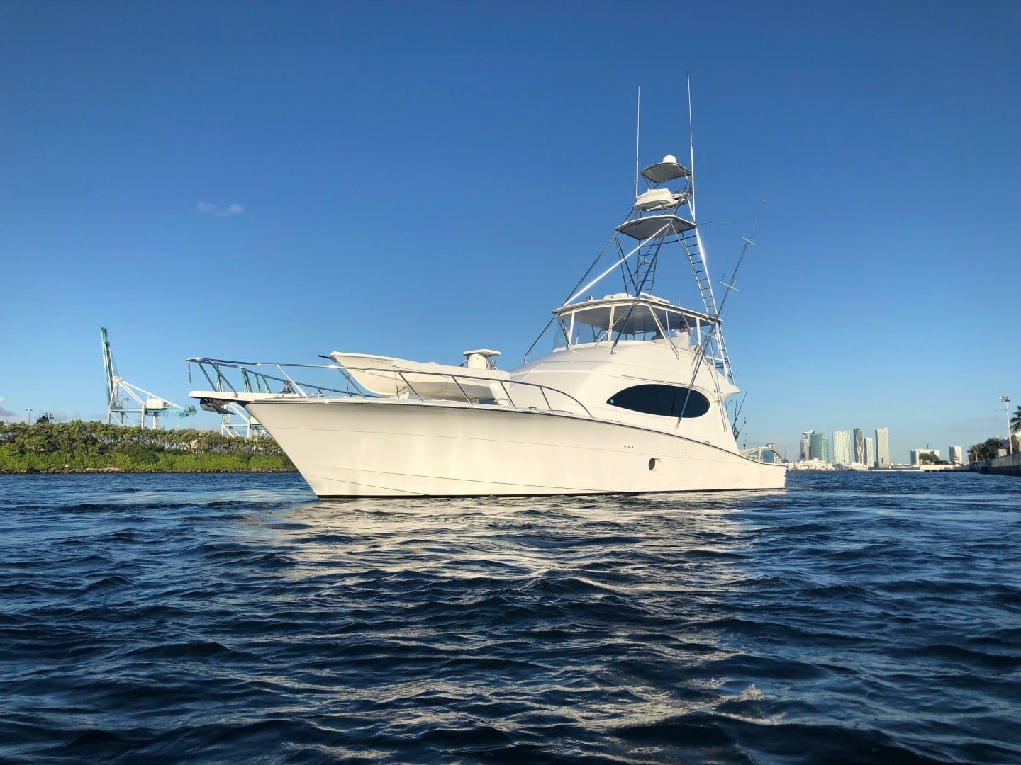 2006 Hatteras 64 Convertible "The Whiting Way" - photo 1