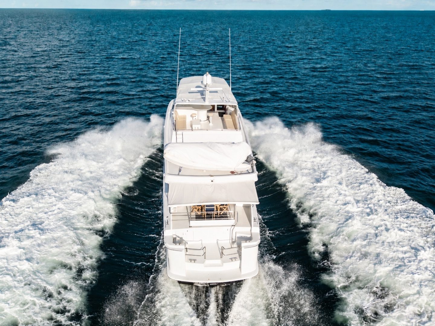 2000 Hatteras Cockpit Motoryacht "MARLINTINI" - photo 2