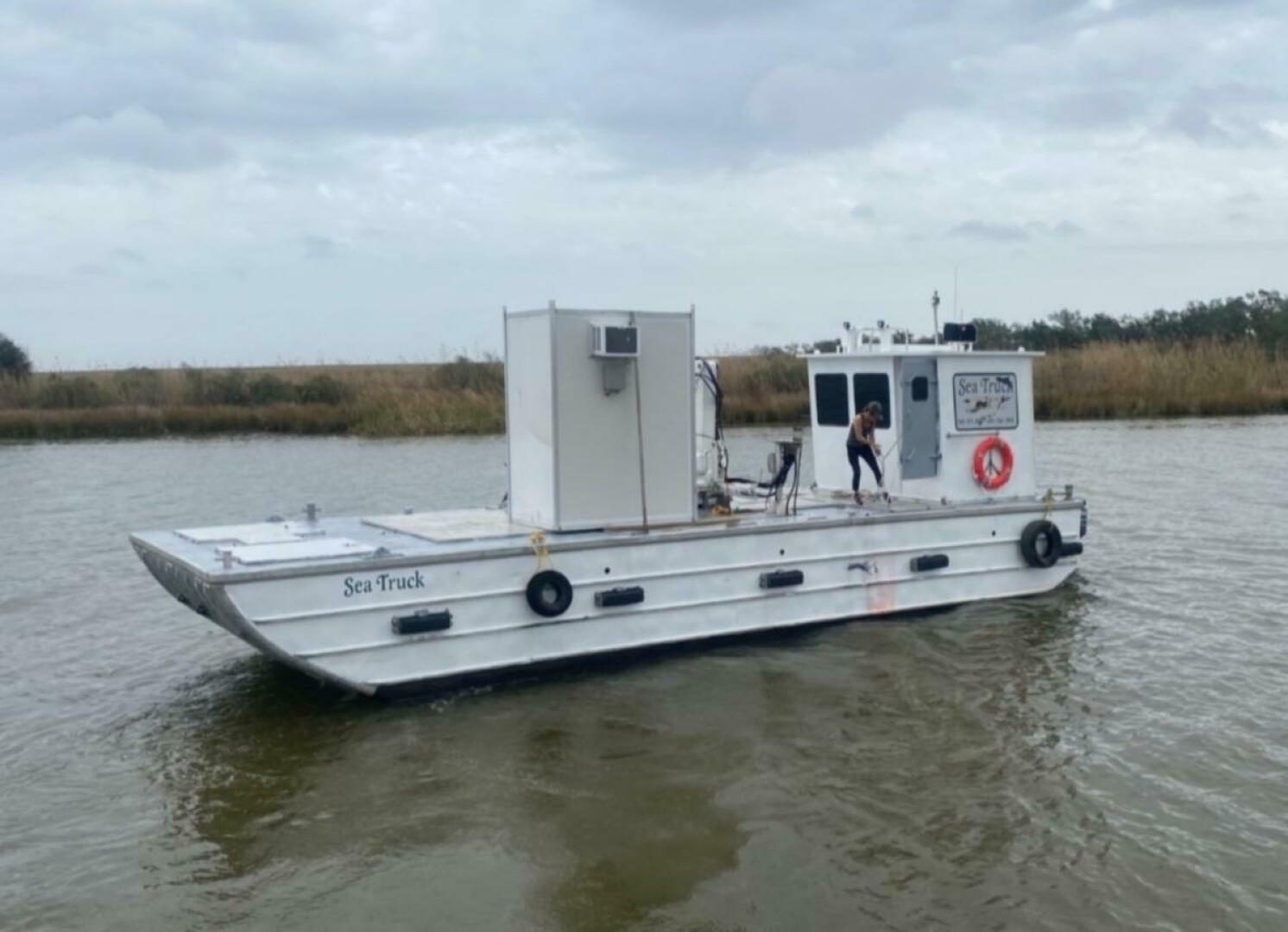 1985 Custom Aluminum Barge "Sea Truck" - photo 2