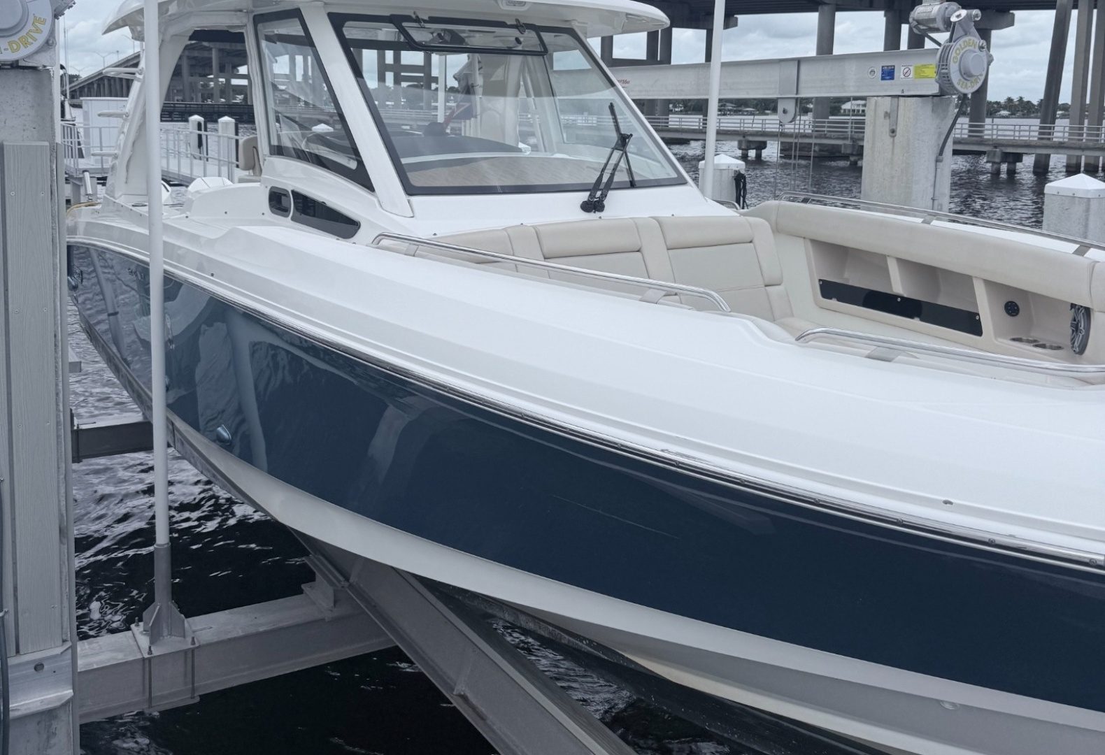 2023 Boston Whaler 350 Realm "T/T Figaro" - photo 2