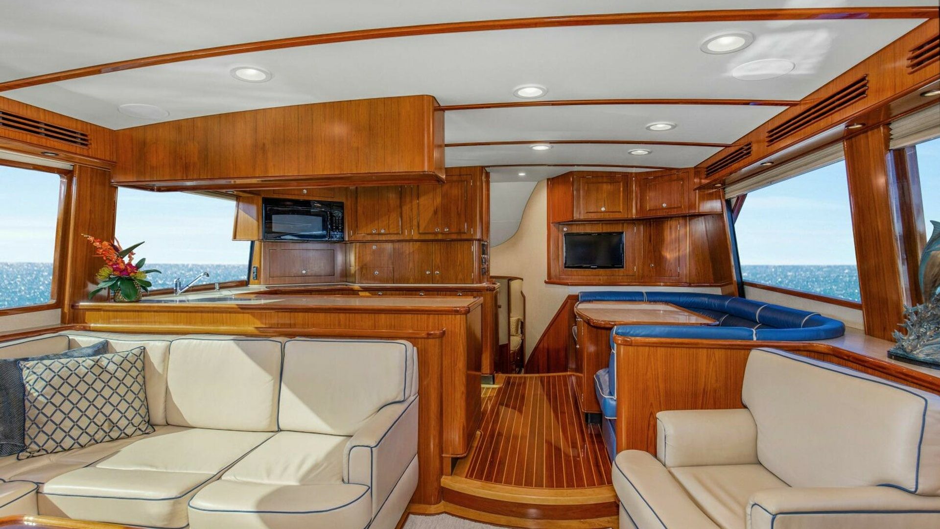 2005 Whiticar 76 Enclosed Bridge "Badonkadonk" - photo 2