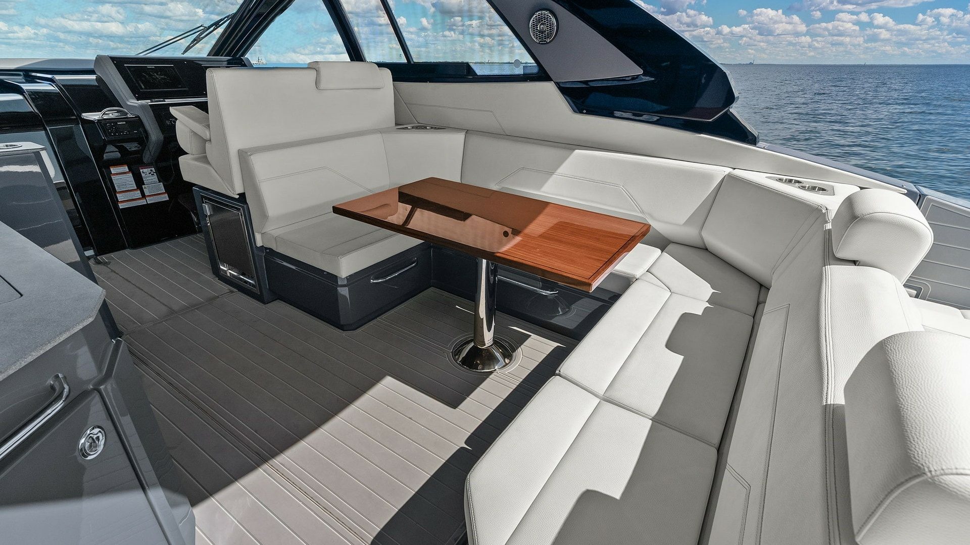 2023 Cruisers Yachts 42 GLS "Salinte" - photo 3